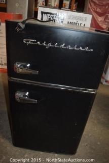 Frigidaire Mini Retro Refrigerator 